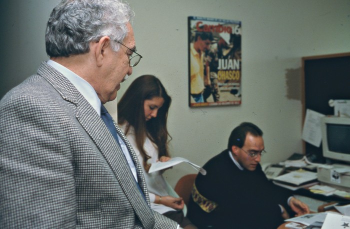 Gabriel García Márquez en la redacción de la revista Cambio. · Foto: TBD