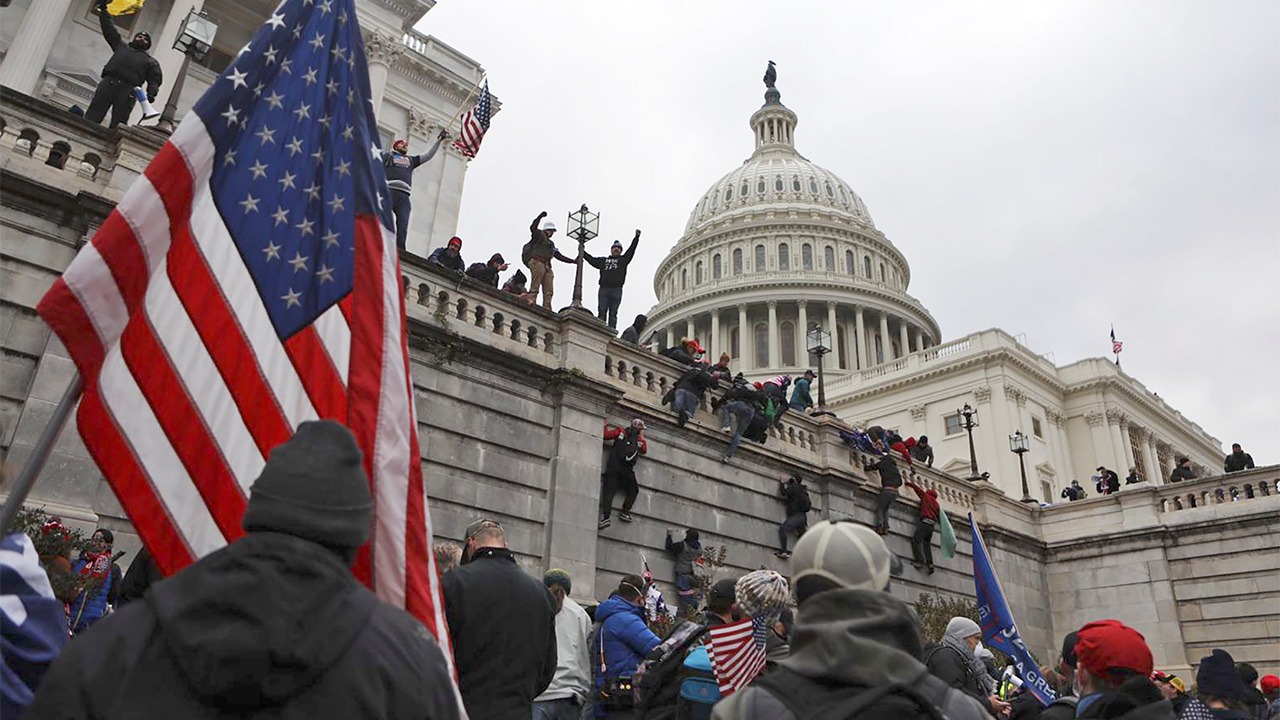 ¿Cómo llegamos aquí? El rápido deterioro de la democracia a nivel global