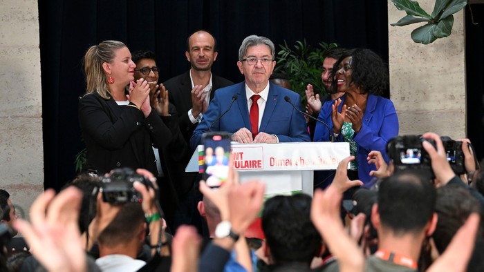 Los líderes de la izquierda: Jean-Luc Melenchon, Mathilde Panot y Manuel Bompard. · Foto: REUTERS