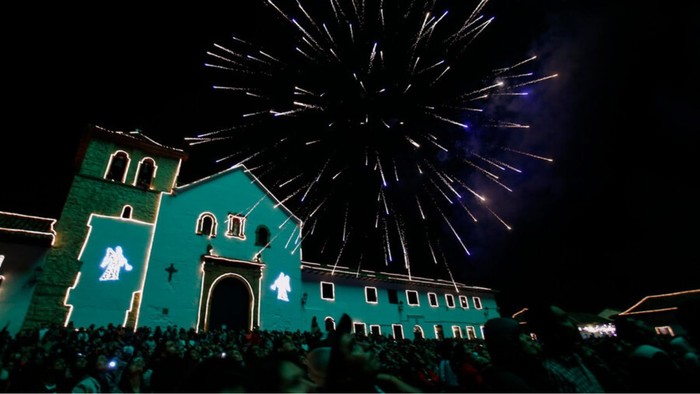 Foto principal del artículo 'Cómo llegar y disfrutar del Festival de las Luces en Villa de Leyva 2024' · Foto: Colprensa/Prensa/Redes sociales