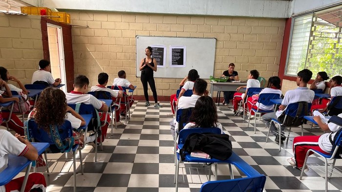 Escuela de Poesía es un proyecto que busca no sólo impulsar la lectura sino también la escritura en niñas y niños de instituciones educativas. · Foto: CAMBIO