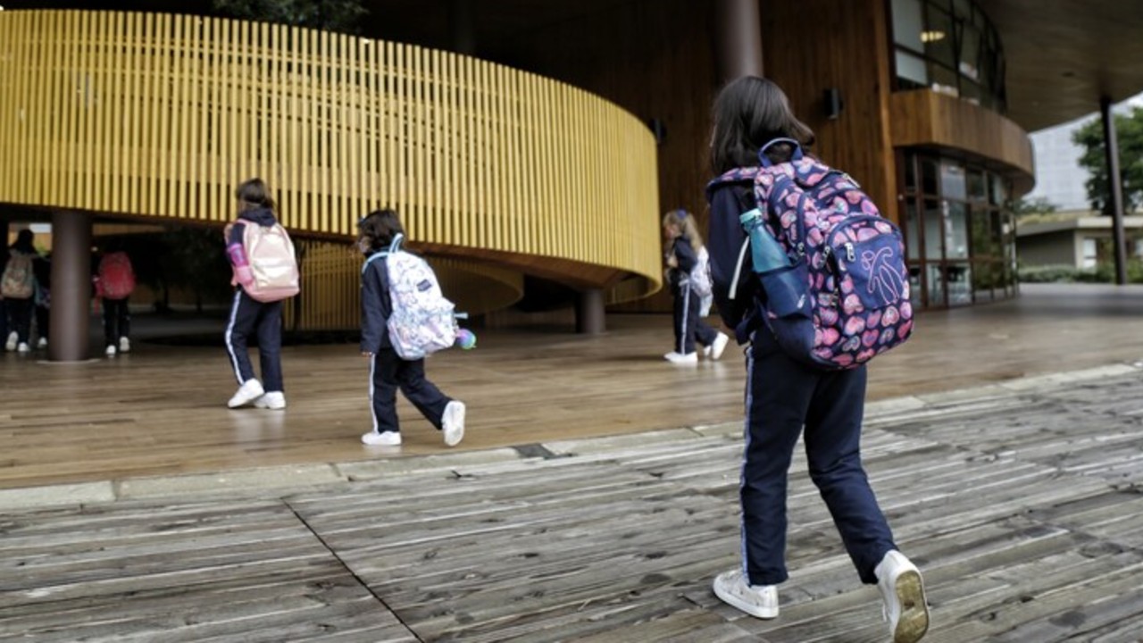 Prohibir el ‘madrugón escolar’ en Colombia: el proyecto de ley que avanza en el Senado
