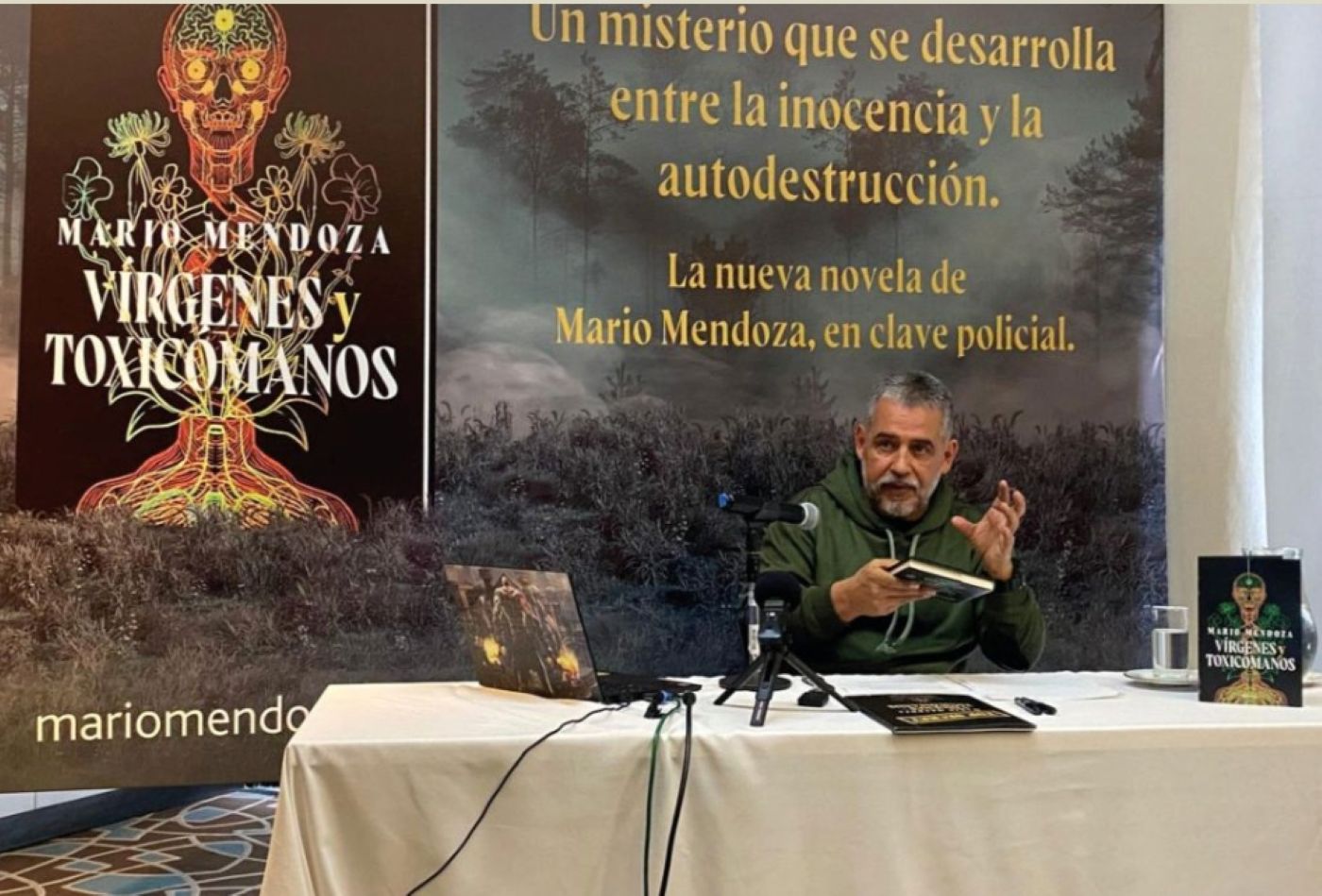Mario Mendoza y su libro ‘Vírgenes y toxicómanos’: “La enfermedad sí da una lucidez, logra abrir la conciencia”