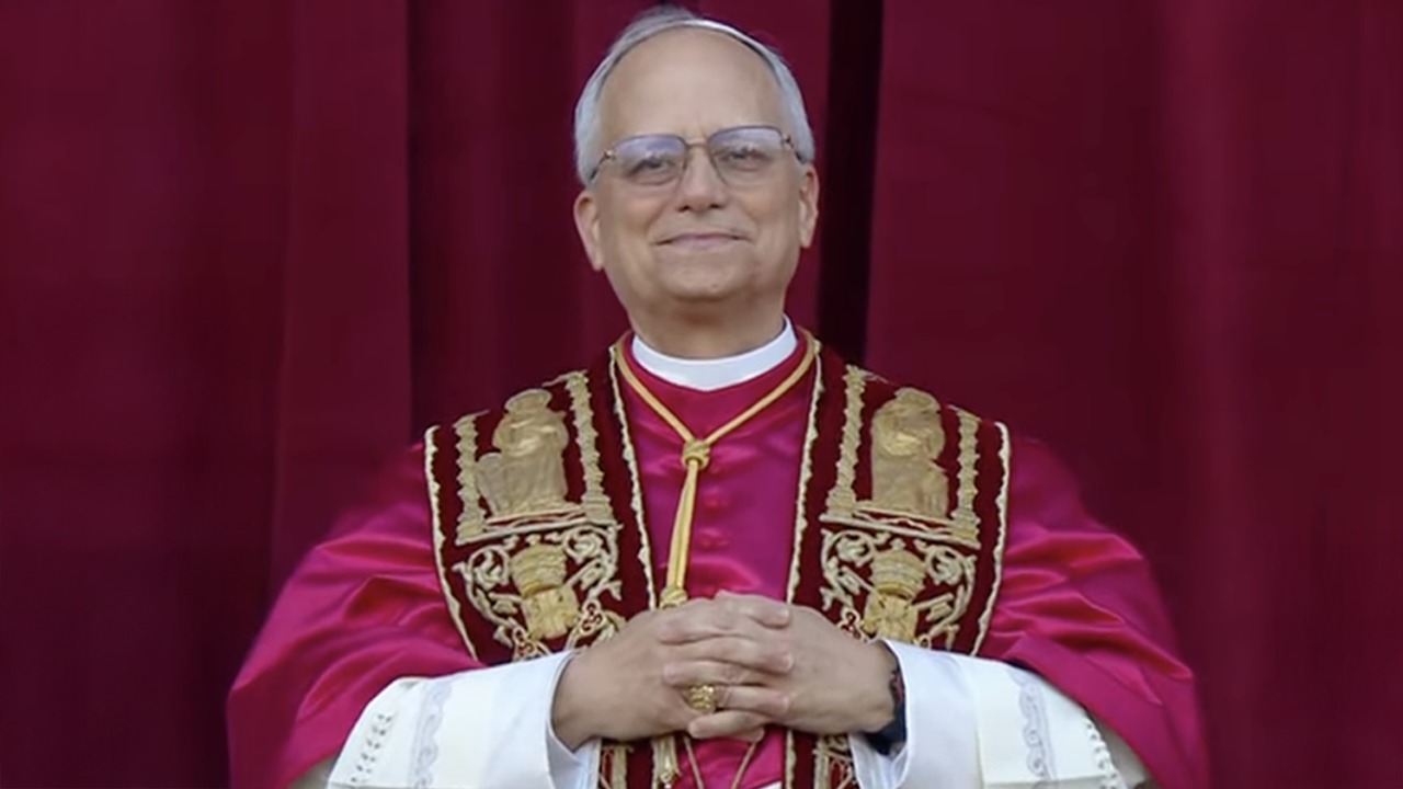 Humo blanco en el Vaticano: el cónclave eligió a Robert Prevost como el papa 267 de la Iglesia católica
