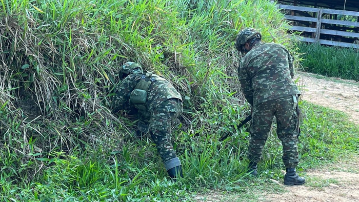 Tropas de la Octava División del Ejército hacen operaciones para detener acciones terroristas en Arauca. · Foto: Ejército Nacional