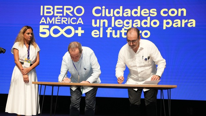Susana Sumelzo, secretaria de Estado para Iberoamérica y el Caribe y el Español en el Mundo; Andrés Allamand, secretario general de la SEGIB; y Sergio Díaz-Granados, presidente ejecutivo de CAF. · Foto: CAF