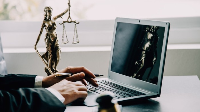 Los antecedentes judiciales arrojan información de toda persona que comete un delito o falta al Código Penal. · Foto: Freepik