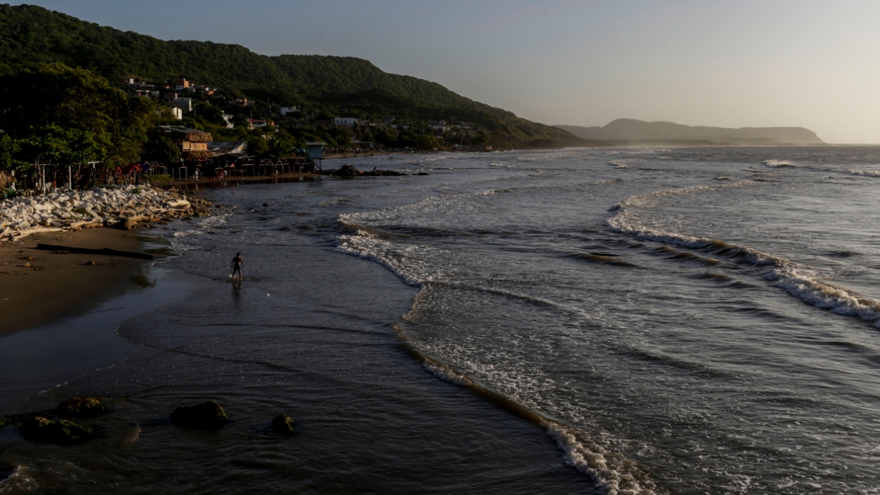 Activan protocolo de alerta por ciclón tropical en el Caribe colombiano