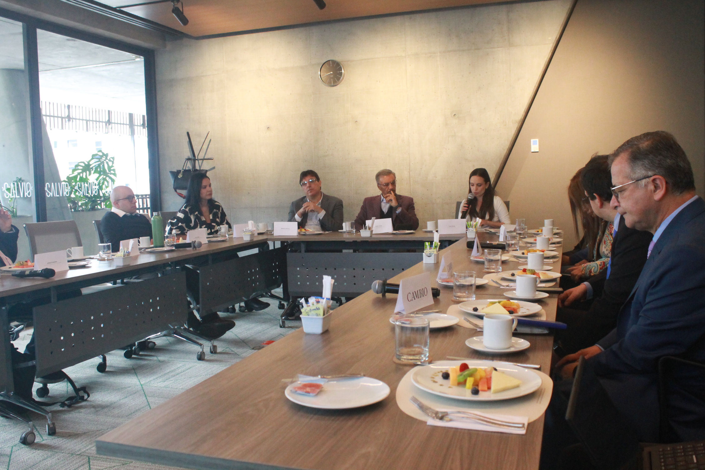 El evento concluyó en la necesidad de garantizar acceso oportuno a nuevas tecnologías, fortalecer la atención, priorizar la prevención del VSR y reconocer sus beneficios sociales y económicos.