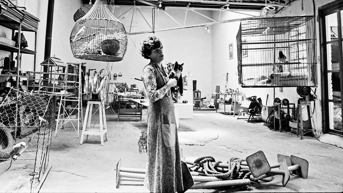 Feliza en su taller en Bogotá, 1965. Foto: Hernán Díaz. Cortesía de Rafael Moure. · Foto: Foto: Hernán Díaz. Cortesía de Rafael Moure.