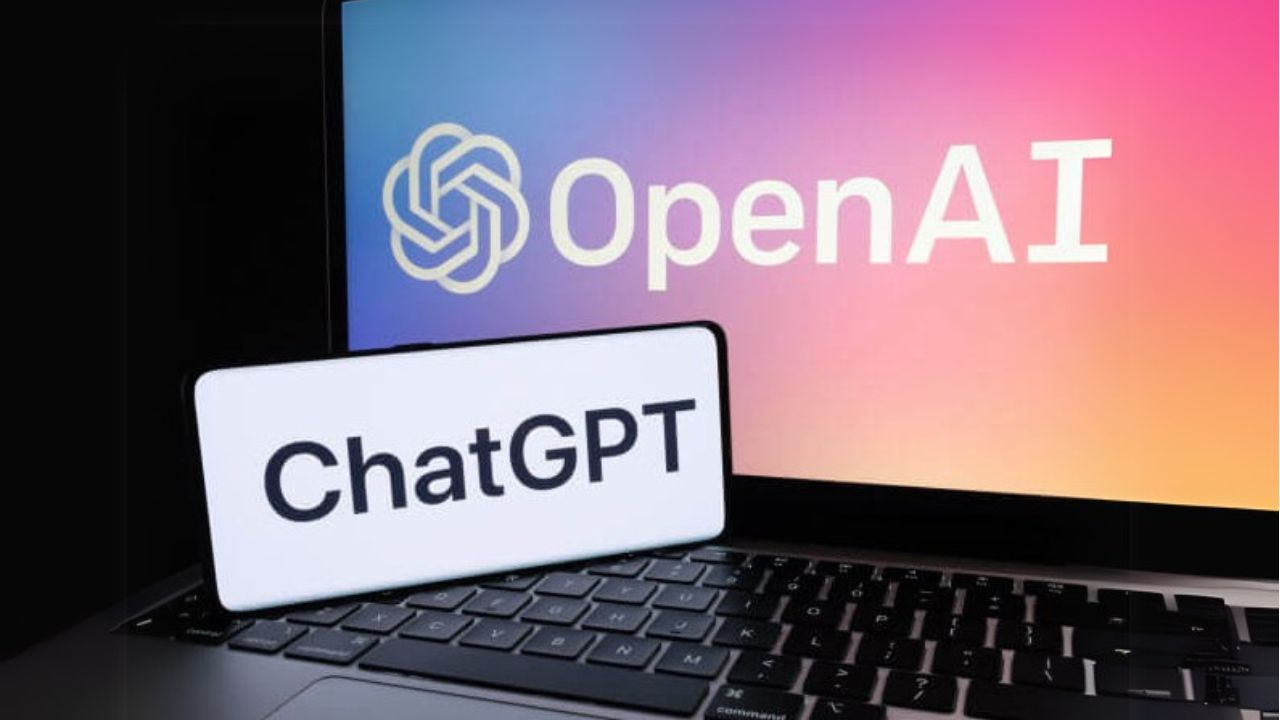 Foto principal del artículo 'OpenAI lanzará su propia red social impulsada por inteligencia artificial: así funcionará Sora 2'
