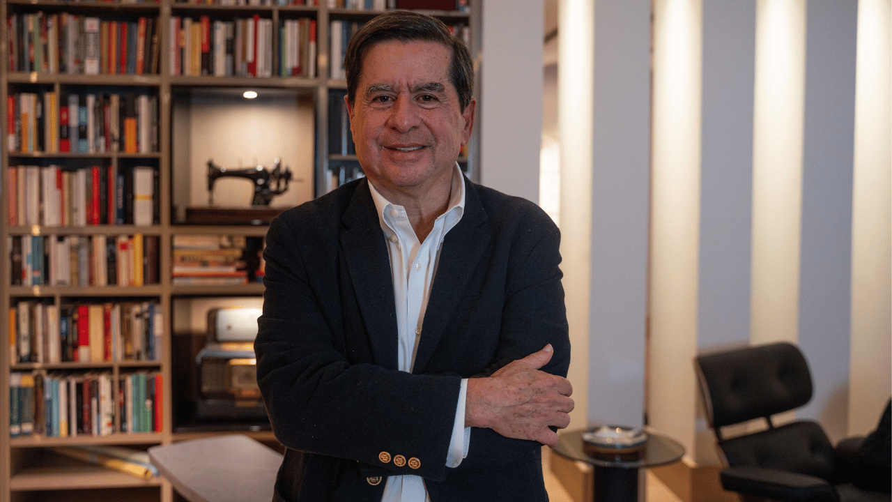 Foto principal del artículo '“El frente amplio tiene que ser liberal y reformista”: Juan Fernando Cristo en entrevista con CAMBIO' · Foto: Pablo David Gutiérrez - CAMBIO