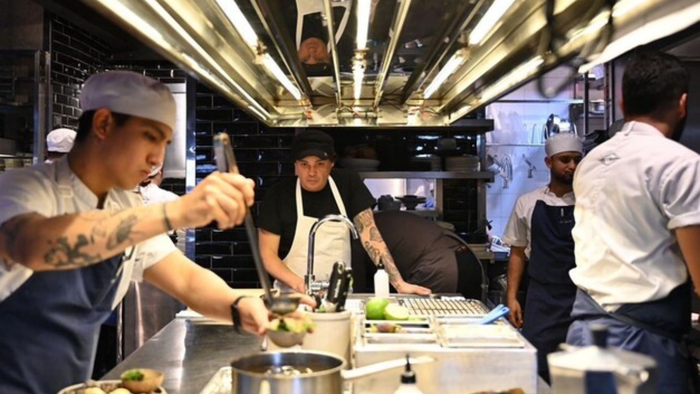 Álvaro Clavijo en la cocina de El Chato | Crédito: Colprensa