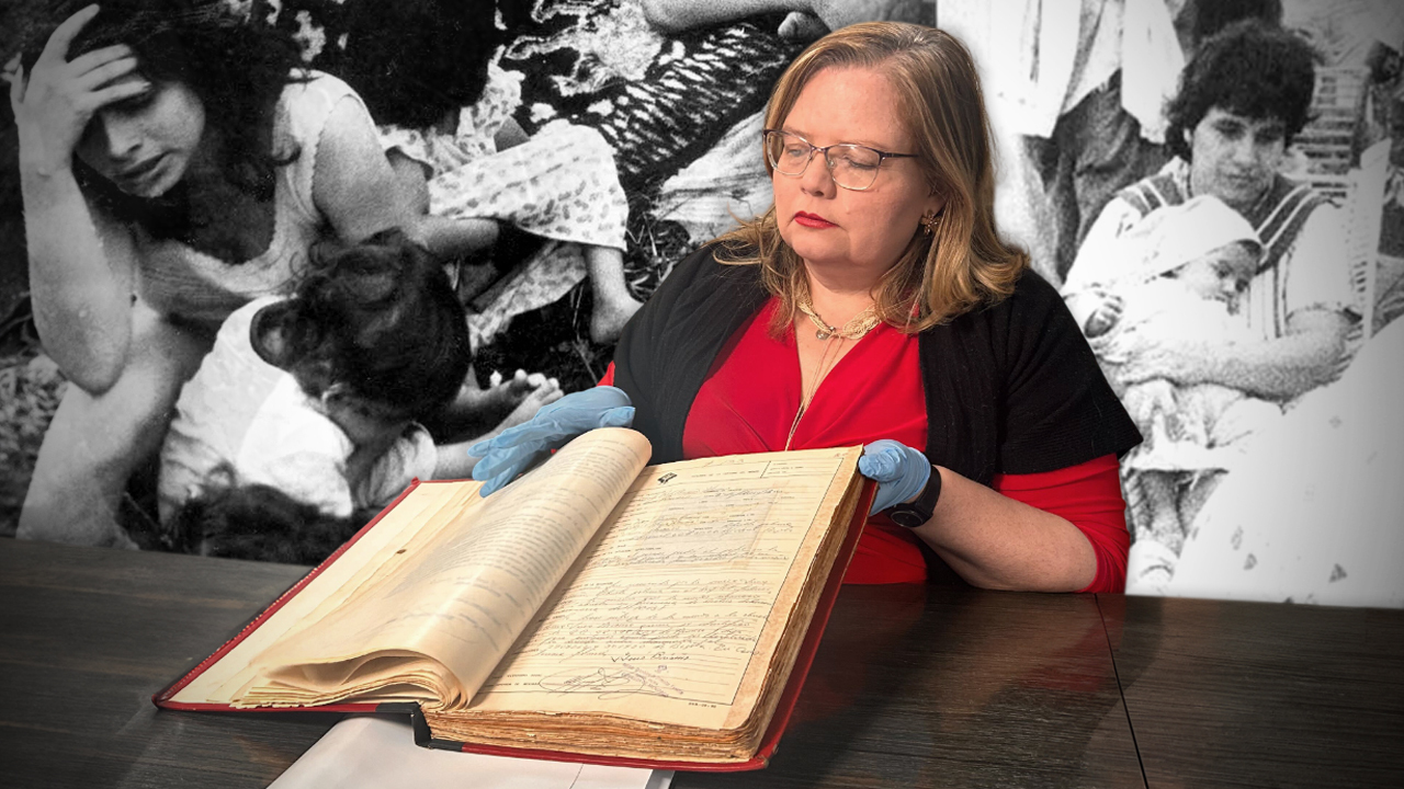 Luego de décadas de súplicas de padres de Armero, ICBF inició este año el proceso de restauración y digitalización del 'libro rojo'. En la foto: Astrid Cáceres, actual directora del Bienestar Familiar. · Foto: Fotoilustración Yamith Mariño-CAMBIO.