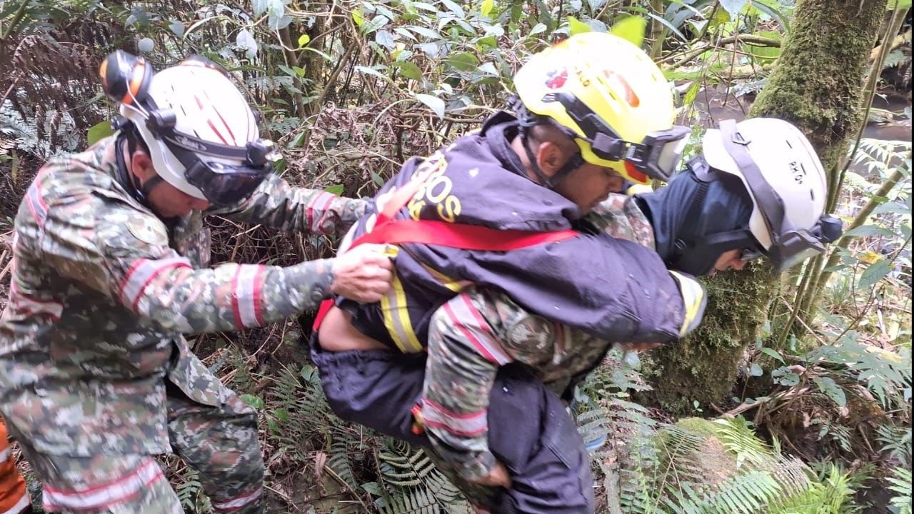 Fue rescatado un extrajero de los cerros orientales.