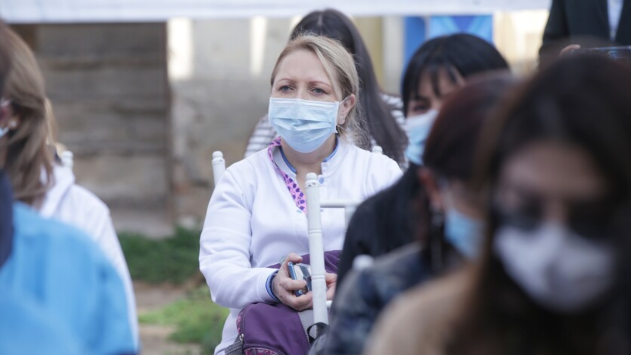 Las autoridades reiteraron el llamado a mantener medidas básicas de autocuidado, como el lavado frecuente de manos, la adecuada ventilación de espacios cerrados, el uso de tapabocas en personas con síntomas respiratorios y el aislamiento mínimo de tres días en caso de presentar signos de infección respiratoria | Crédito: Colprensa