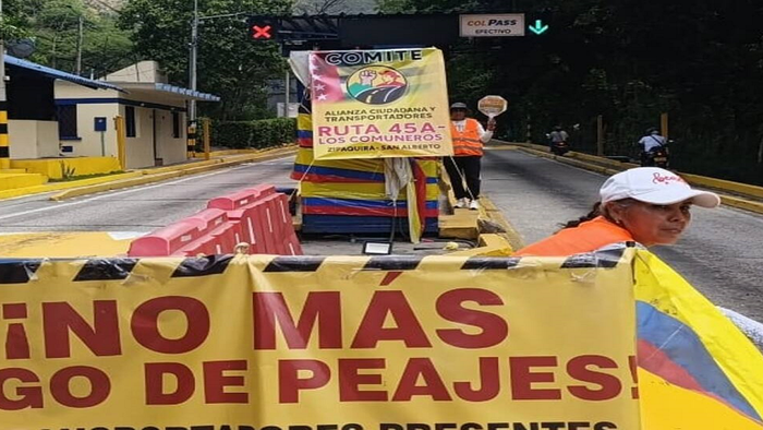 Imagen de una de las protestas en uno de los peajes. Foto Tomada de Redes Sociales.
