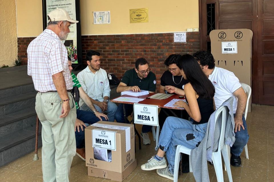 El número de firmas que debe revisar la Registraduría para las elecciones presidenciales de 2026 aumentó en un 179,71 por ciento frente a los apoyos recibidos para las elecciones presidenciales de 2022 | Crédito: Luis Chía - CAMBIO