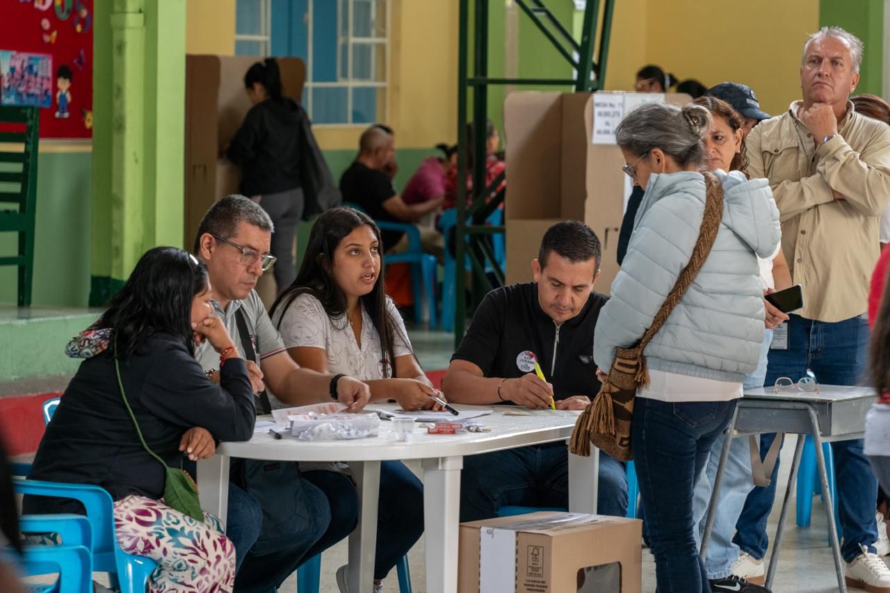 La Registraduría avanza en la preparación de uno de los engranajes más sensibles del proceso electoral, en el que miles de ciudadanos tendrán en sus manos la transparencia y legitimidad de las elecciones legislativas de 2026.