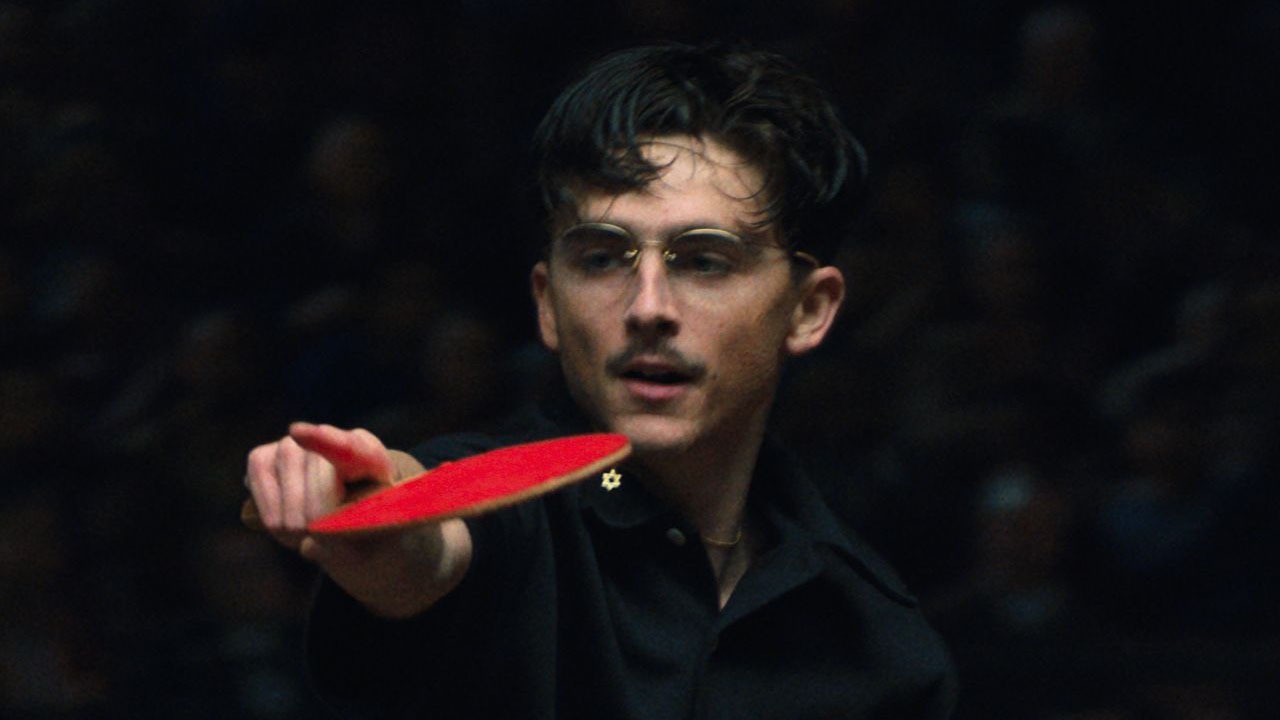 Thimothée Chalamet como Marty Supreme, personaje basado en el estafador y jugador de tenis de mesa profesional Marty Reisman. Créditos: Diamond Films.