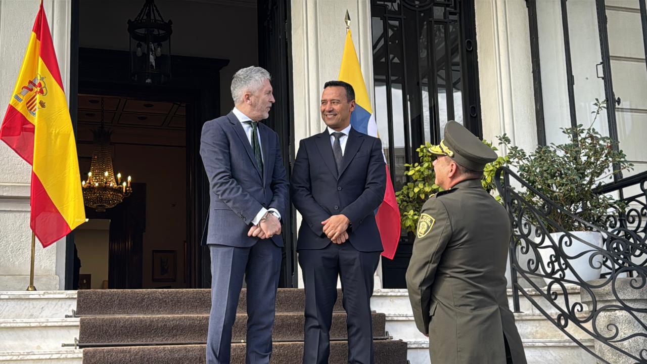 El ministro de Defensa de Colombia, general retirado Pedro Sánchez sostuvo una reunión con el ministro del Interior de España para fortalecer el trabajo entre ambas naciones. · Foto: Ministerio de Defensa