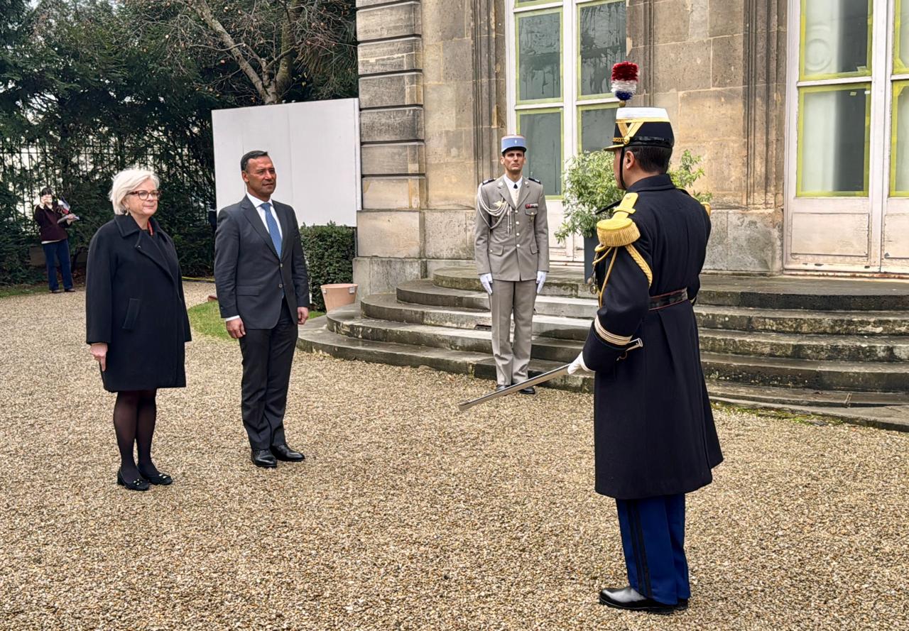 El ministro de Defensa, general retirado Pedro Sánchez se reunió con su homologa francesa Catherine Vautrin para fortalecer la cooperación entre las dos naciones. · Foto: Ministerio de Defensa