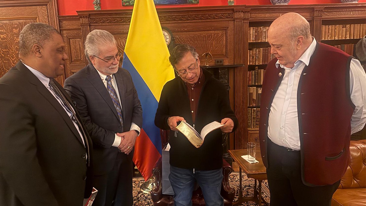 El encuentro entre el presidente Gustavo Petro y el pastor Ramiro Peña, asesor espiritual de Trump. En la foto, el embajador Daniel García-Peña y el diplomático Oscar Gamboa.

Crédito: suministrada.