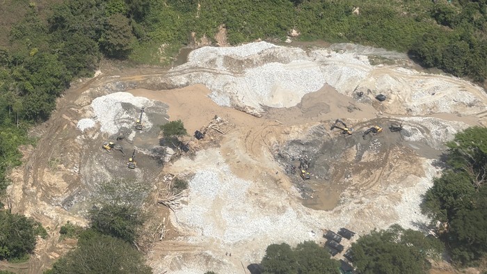 Las autoridades están en alerta máxima por el impacto ambiental que deja la minería ilegal en el río Amoyá en  el Tolima. · Foto: Archivo particular